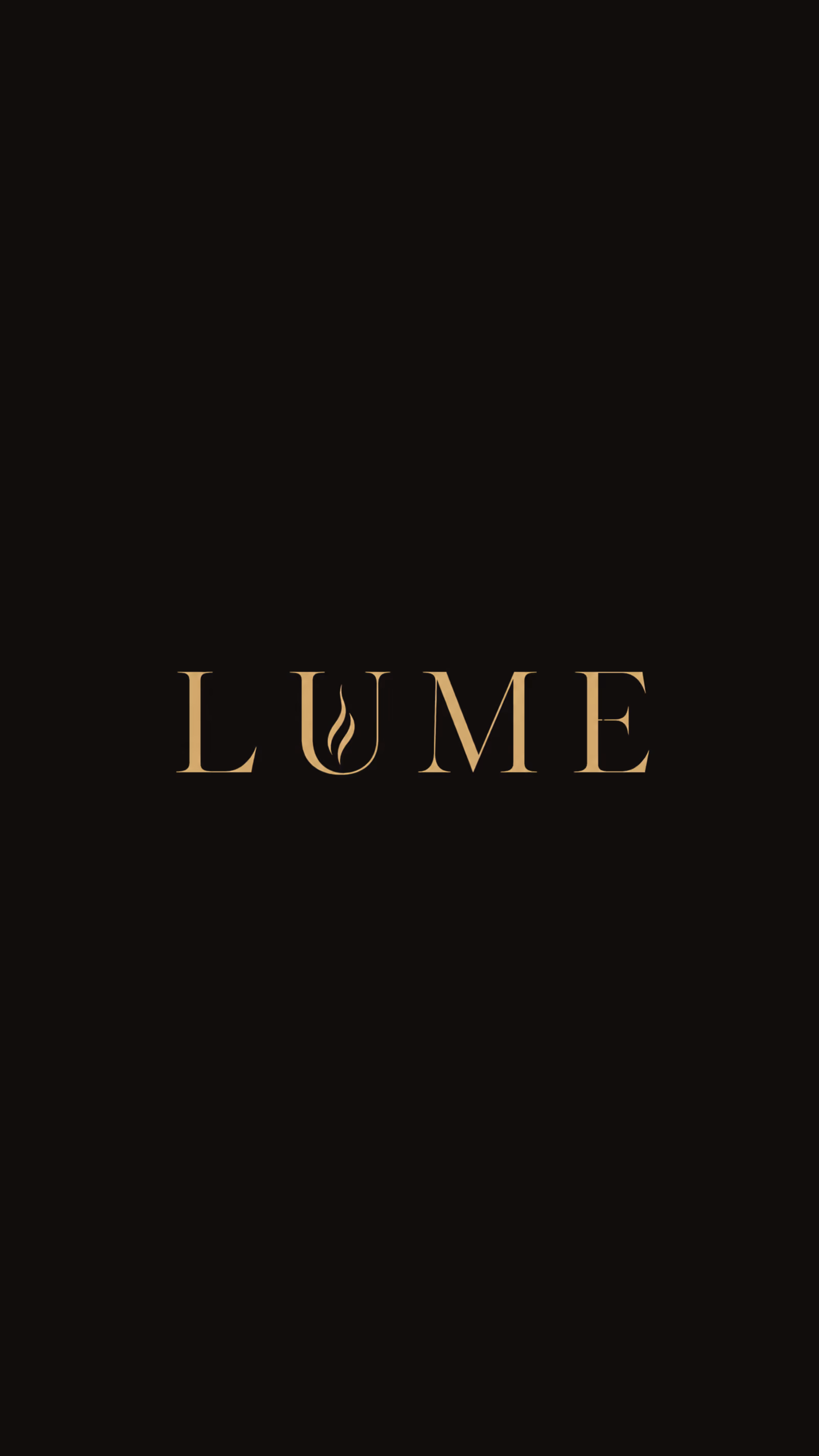 Capa do case LUME com o logotipo dourado sobre fundo carvão